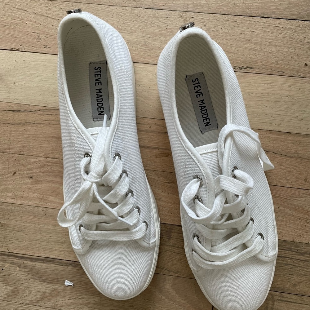 Steve Madden gym shoes